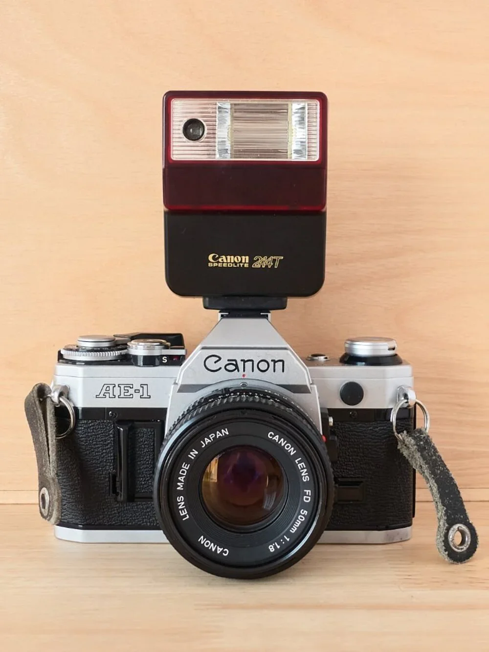 Vintage Canon AE-1 35mm SLR Film Camera 50mm Lens Canon Speedlite Flash Tested - Picture 2 of 11